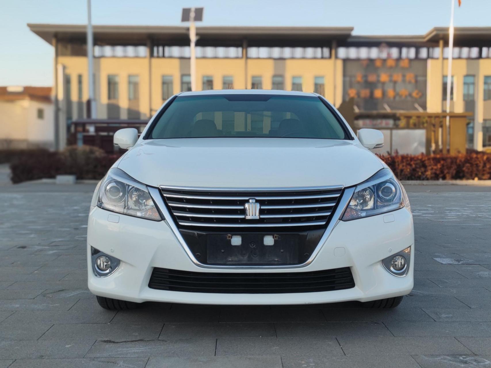 极品13代半皇冠.2013年10月, 十三代半丰田皇冠95 royal导航版,2.