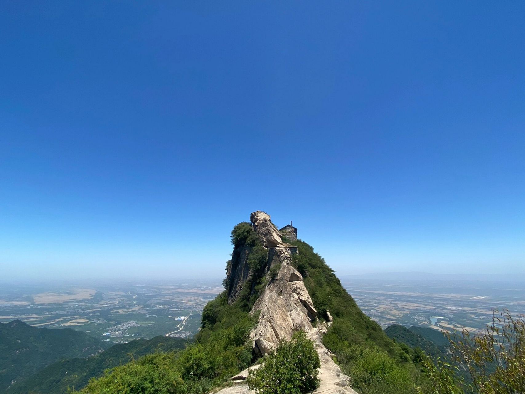 秦岭嘉午台雪瓦山 嘉午台在秦岭众多山头广泛受驴友们的青睐,距离市区