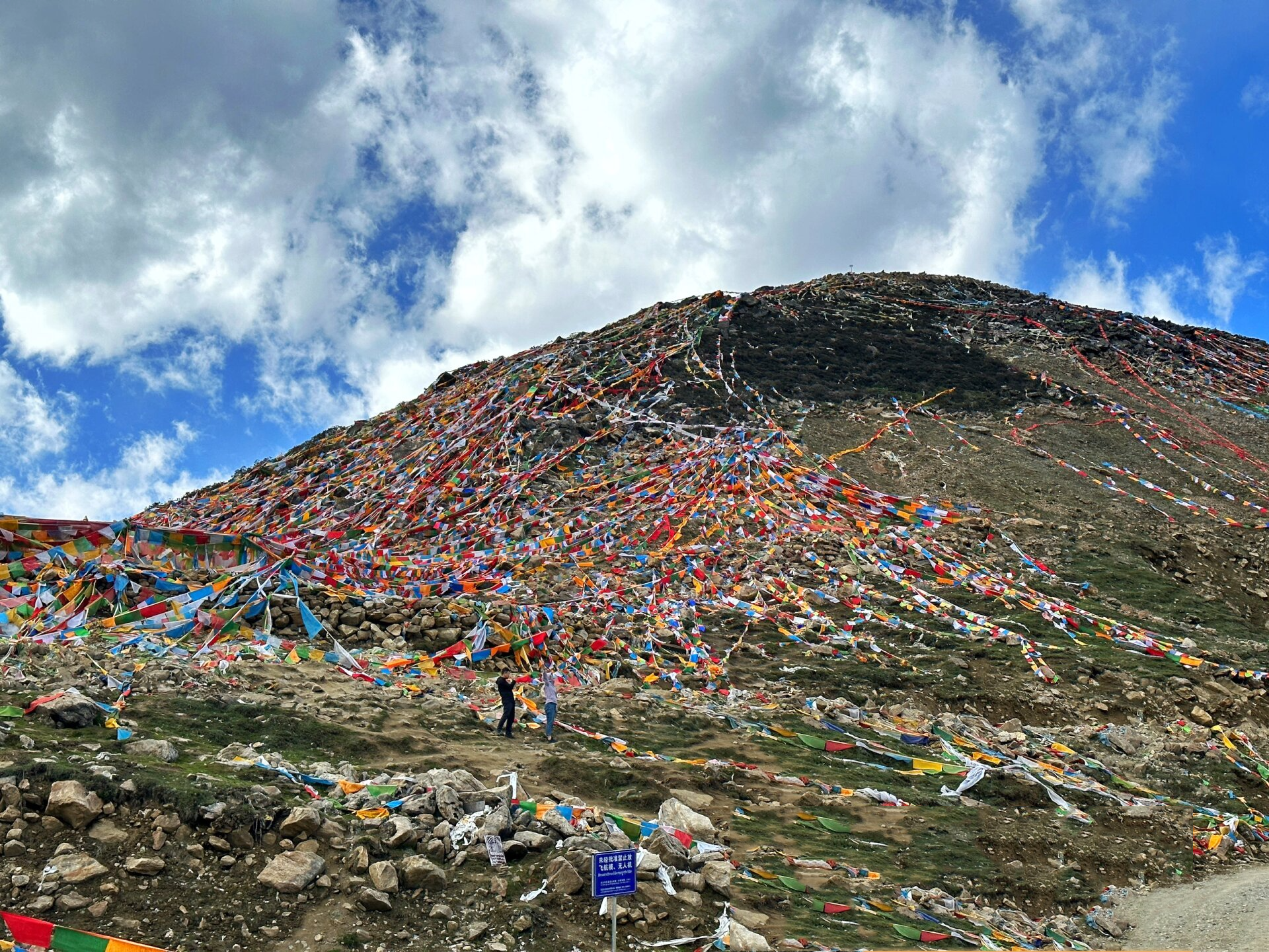 西藏色季拉山垭口观景台,远眺南迦巴瓦峰 南迦巴瓦峰海拔7782米,是