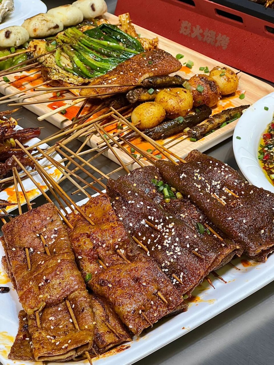 下班和朋友去吃了家她私藏的街边烧烤,在大渡口开了二十几年的老店