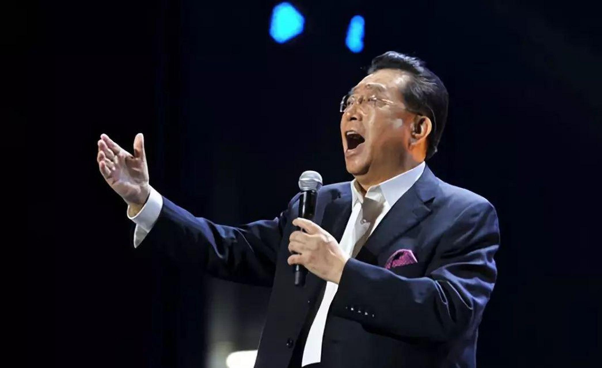 歌唱家,李双江说, 年轻时在新疆当兵,连长一天说,双江啊,你唱一首节油