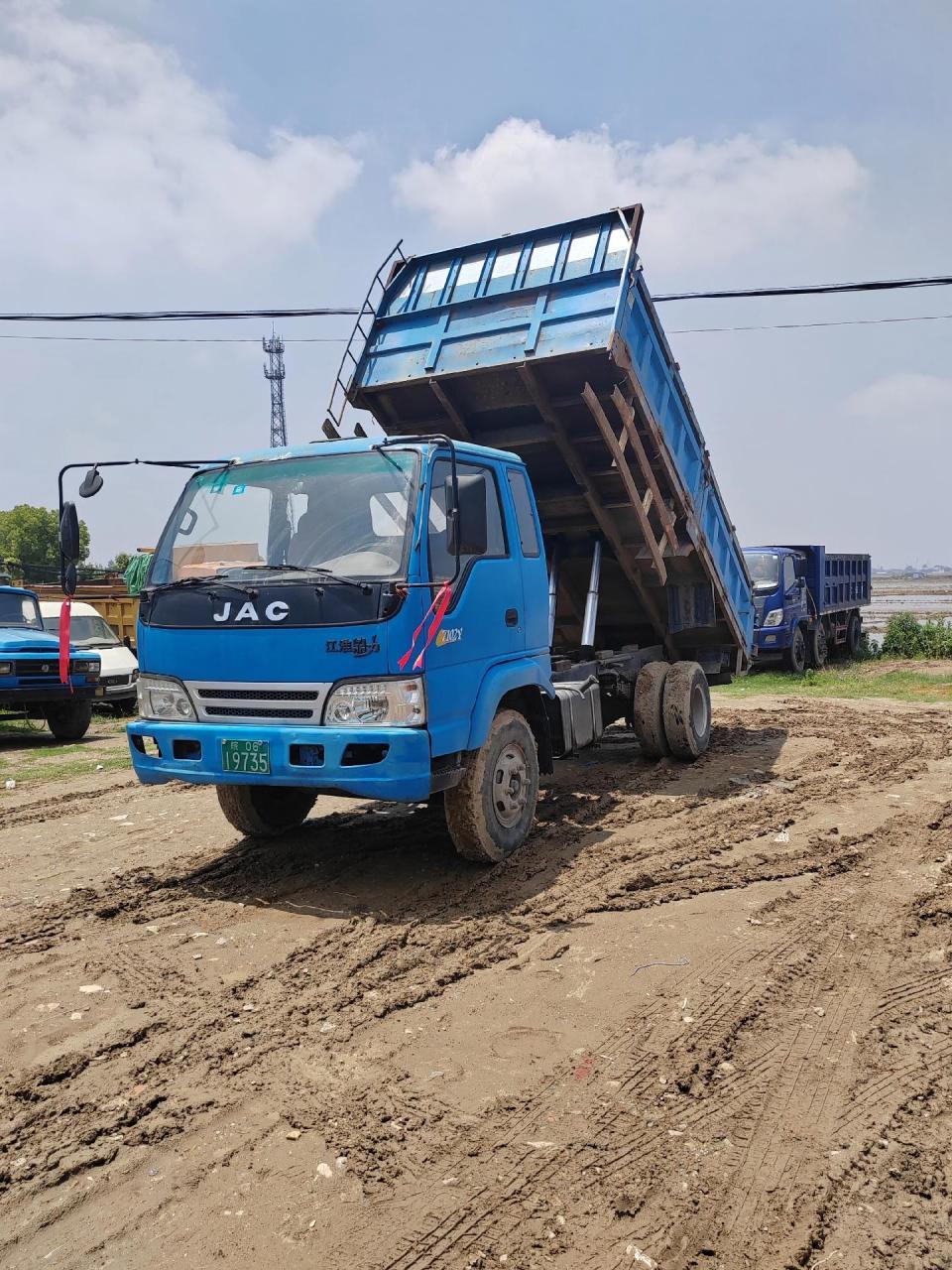 16年江淮顶力7102,4米8平板自卸,维柴4102发动机,825一16轮胎,手续