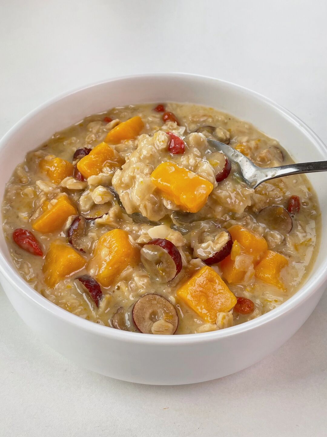 入秋真的太适合喝这碗南瓜牛奶燕麦粥! 奶香十足!软糯香甜!