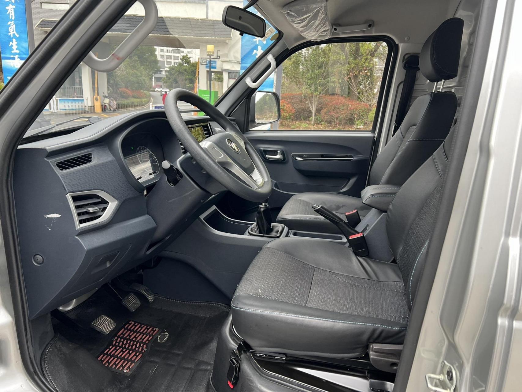 福田祥菱v3单排厢式货车1.6l,22年8月上牌.4千公里.中控大屏.