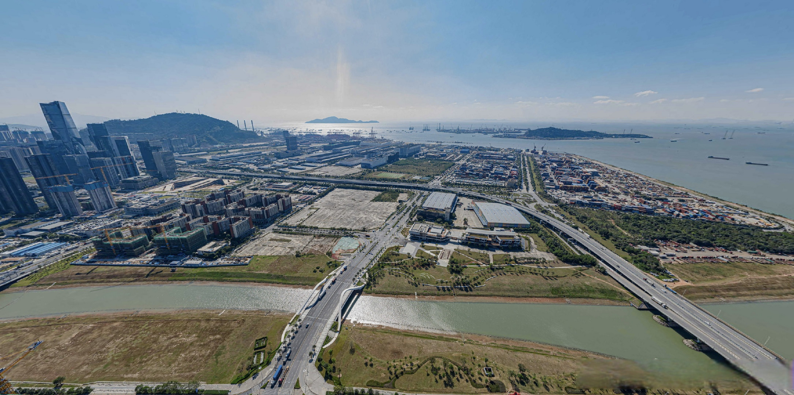 作为前海三湾中住宅供应量最大的妈湾,建成度也是最低的,还有大片