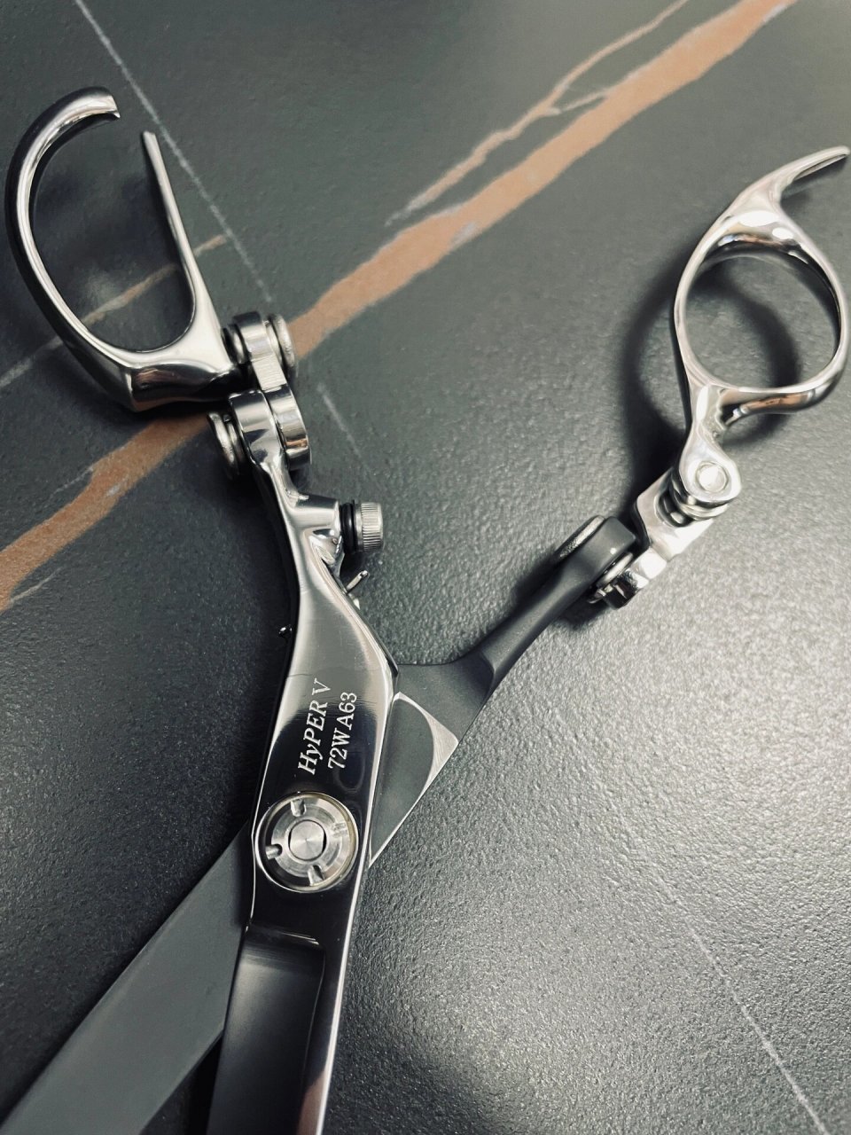 顶级美发剪刀卢米埃儿 日本顶级美发剪刀卢米埃儿,最新款顶配. 6.