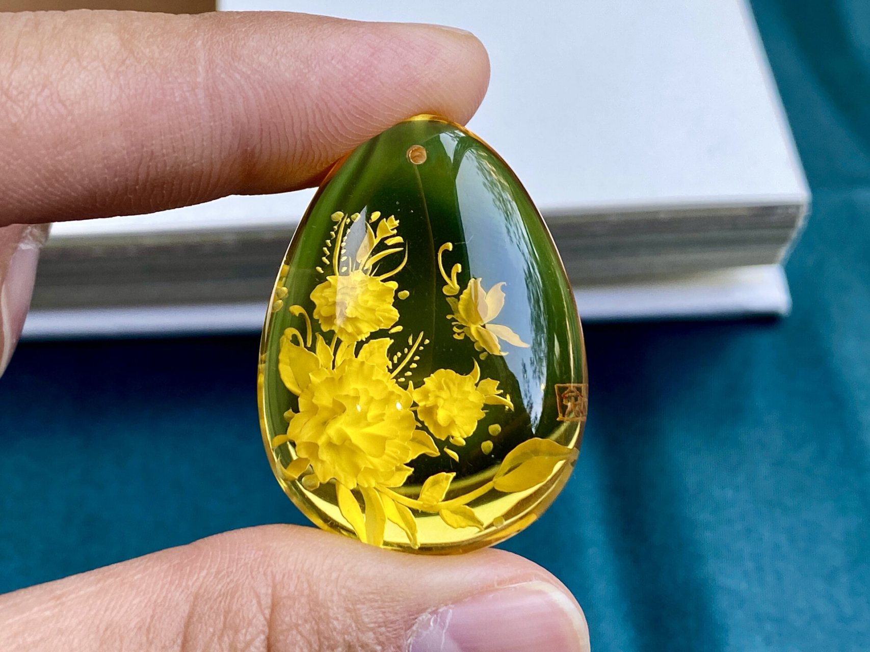 阴雕是琥珀常见的一种雕刻手法,现在非常受市场的欢迎,具有独特的美