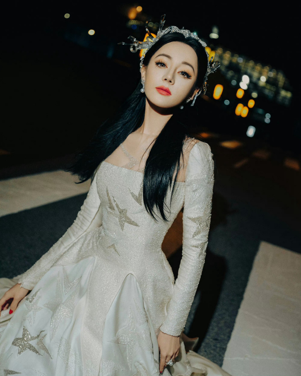 迪丽热巴造型师换成闵塔鲨了# 迪丽热巴的造型师换成了闵塔鲨～泄光