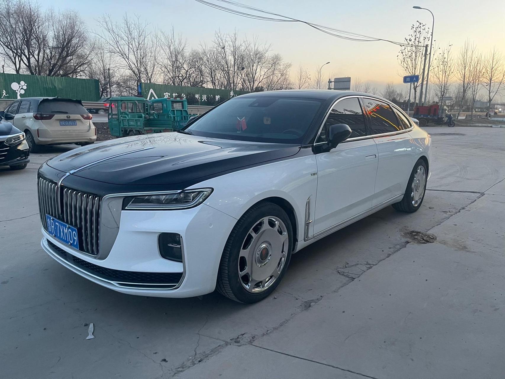 红旗h9双拼车身配悬浮大饼轮毂是一种什么体验