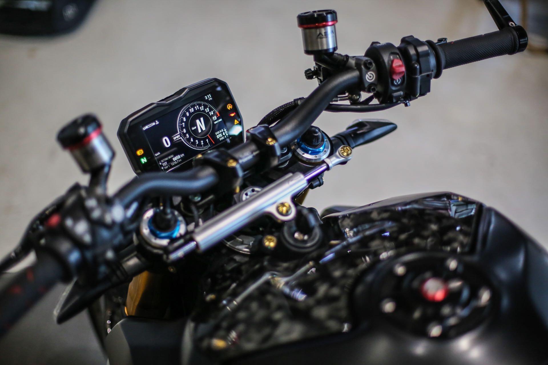 21年杜卡迪街霸v4s暗黑版.行驶6600公里,四手户.