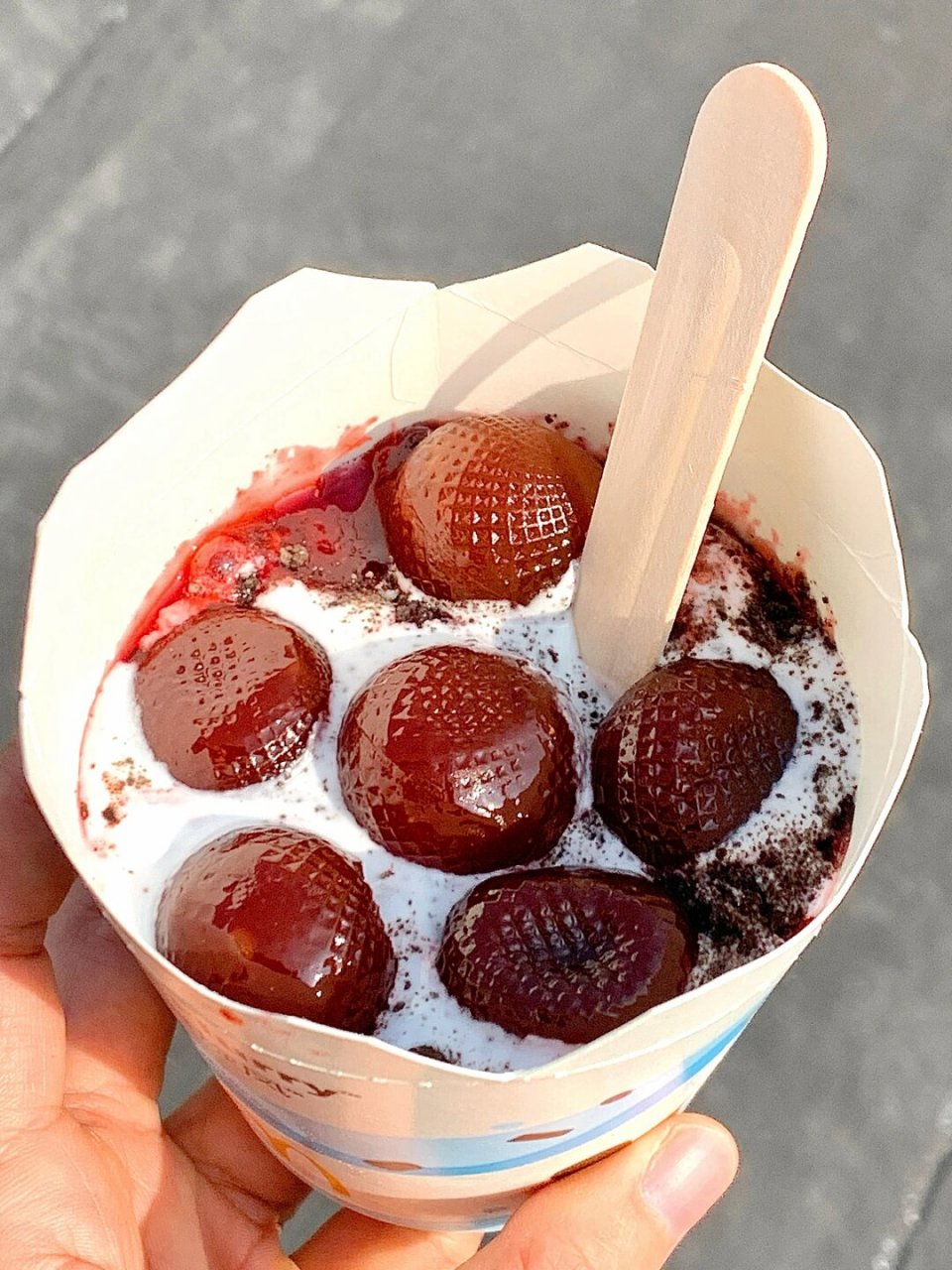 我朋友以为是麦旋风出的新品 其实是我自己加的爆浆山楂啦 和冰淇淋