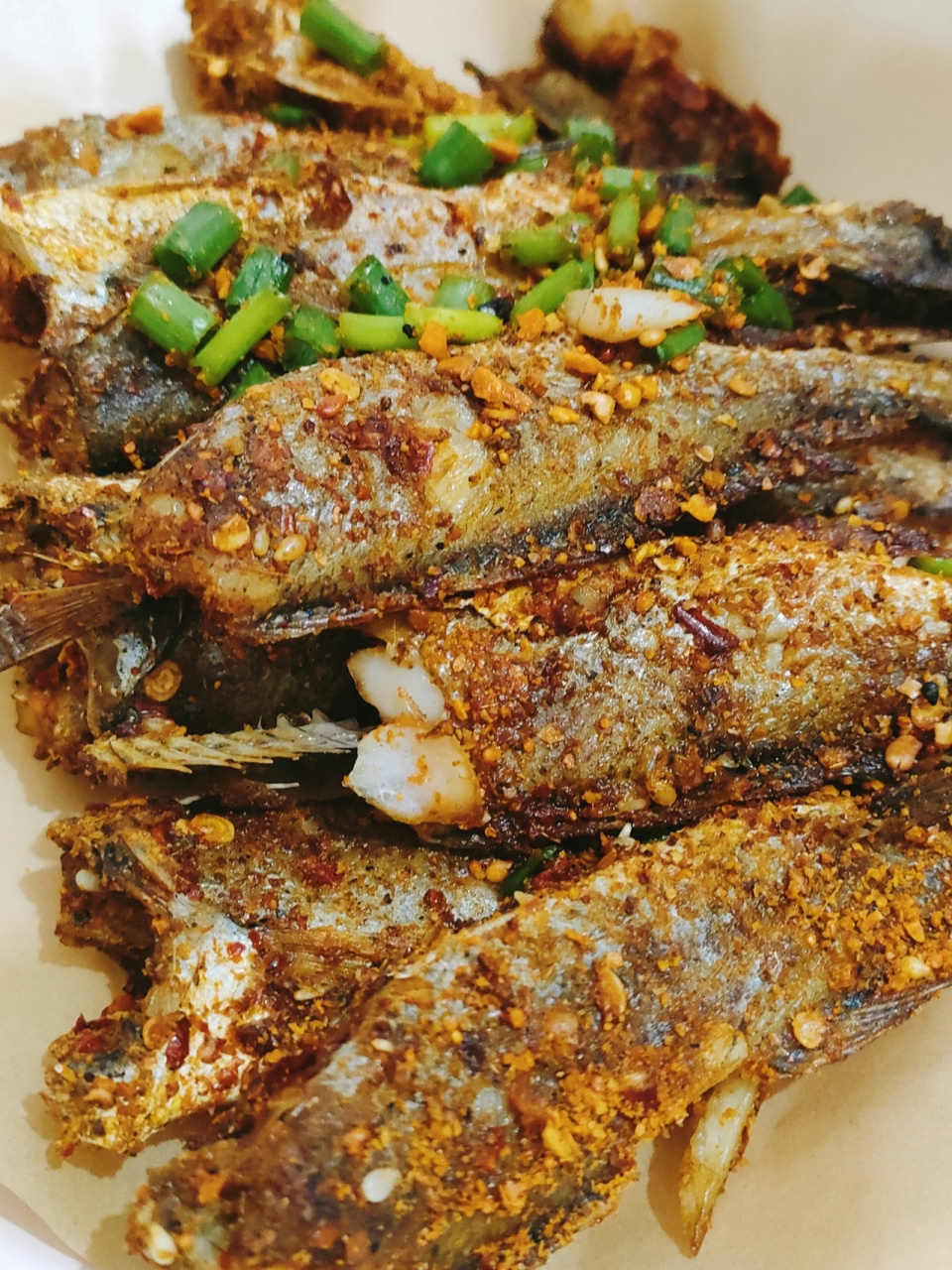 比烧烤店里都好吃的烧烤小黄鱼 自从把家里的小烤箱换成大烤箱,电费都