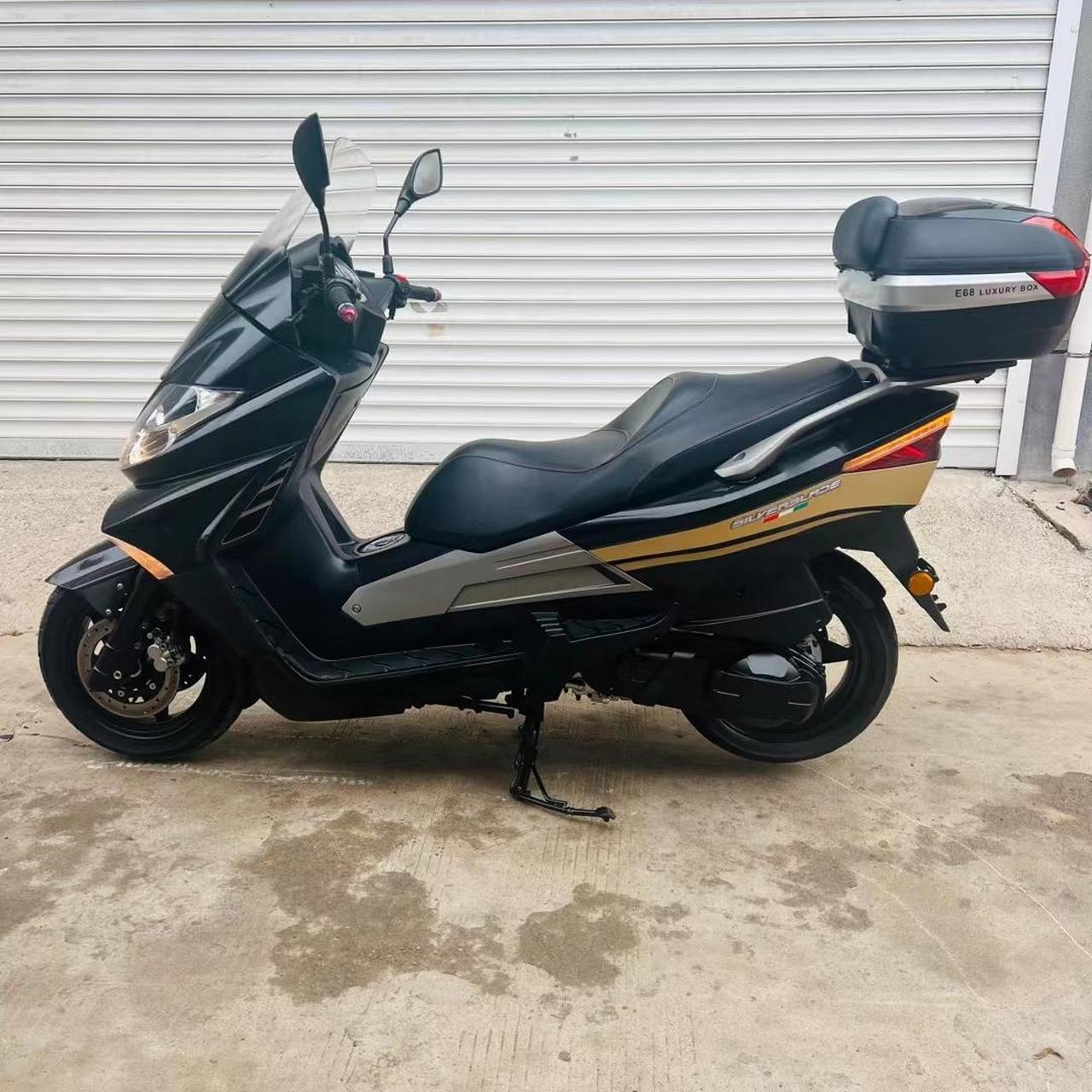 16意大利贝纳利品牌纯正银刃250旅行巡洋舰到货,四气门水冷电喷250