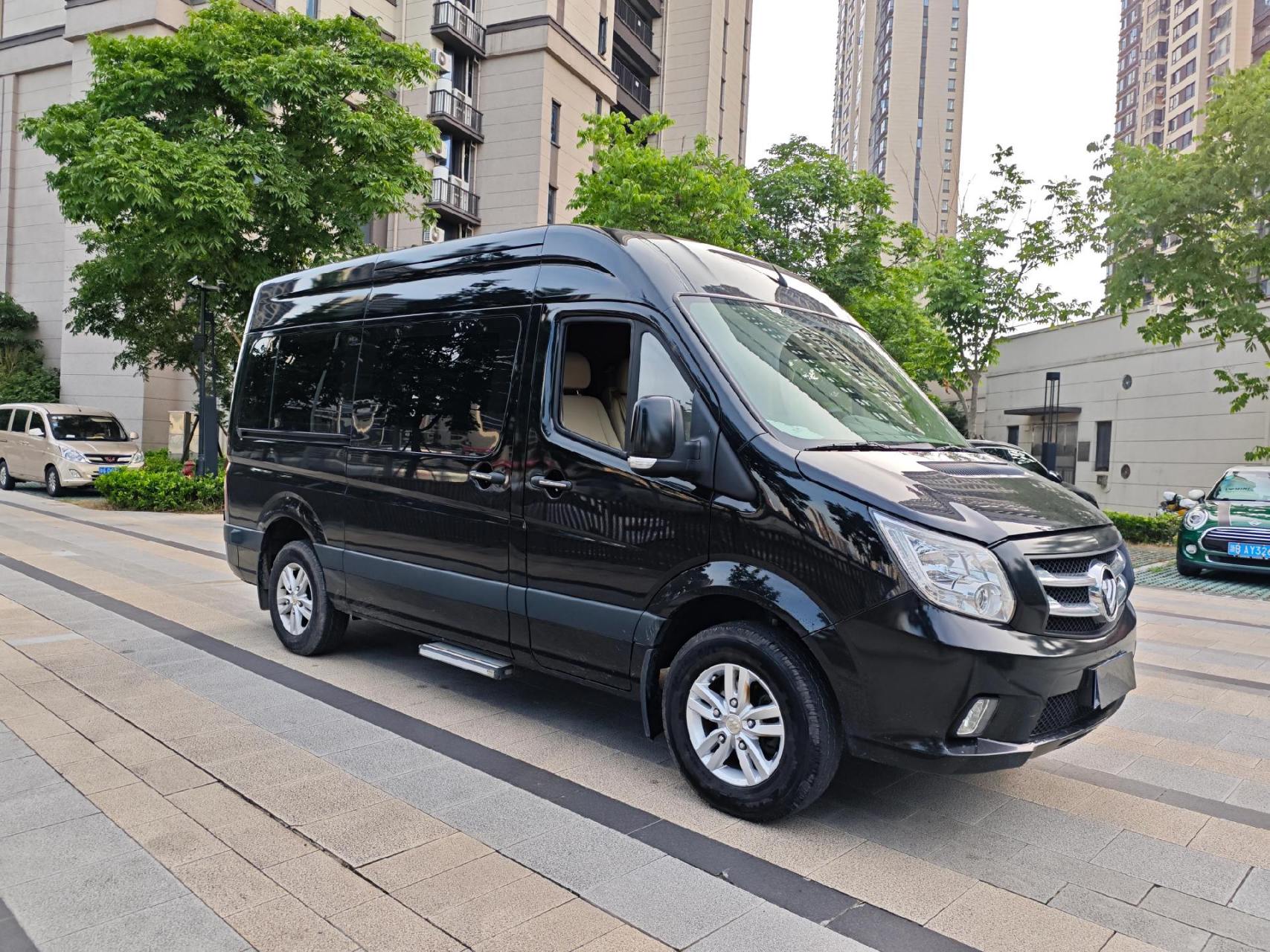 图雅诺9座 商旅版 新到上线2023年7月上牌,福田图雅诺 加长 9座商旅版