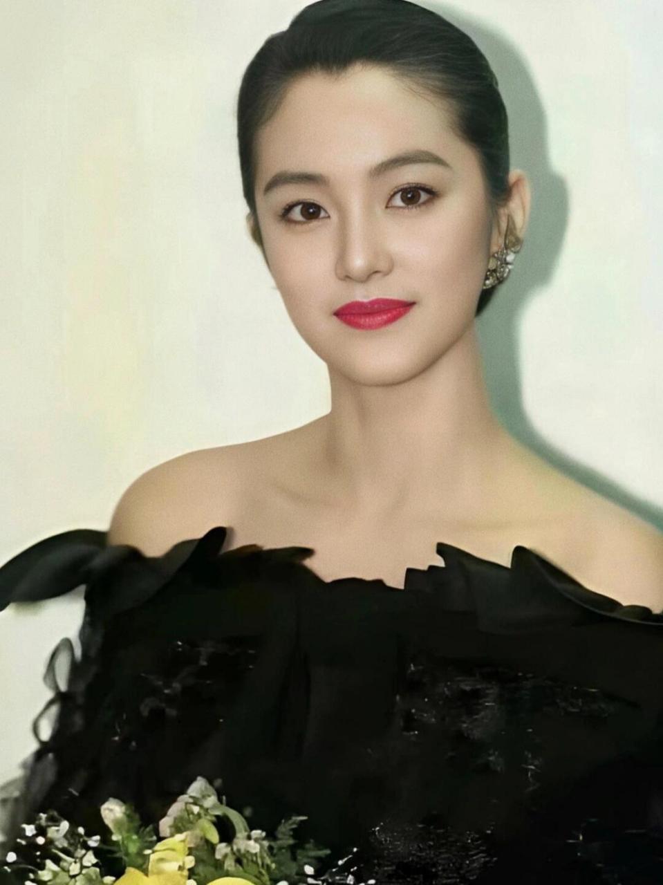 7215在网上看到一张林青霞年轻时的照片,真的是美的wu人neng及!