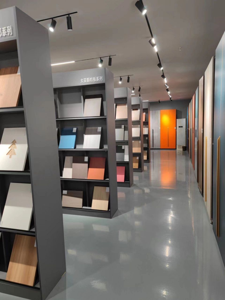 鲁丽欧松板精板‖原厂压贴饰面更精美97 鲁丽osb欧松板介绍 一.