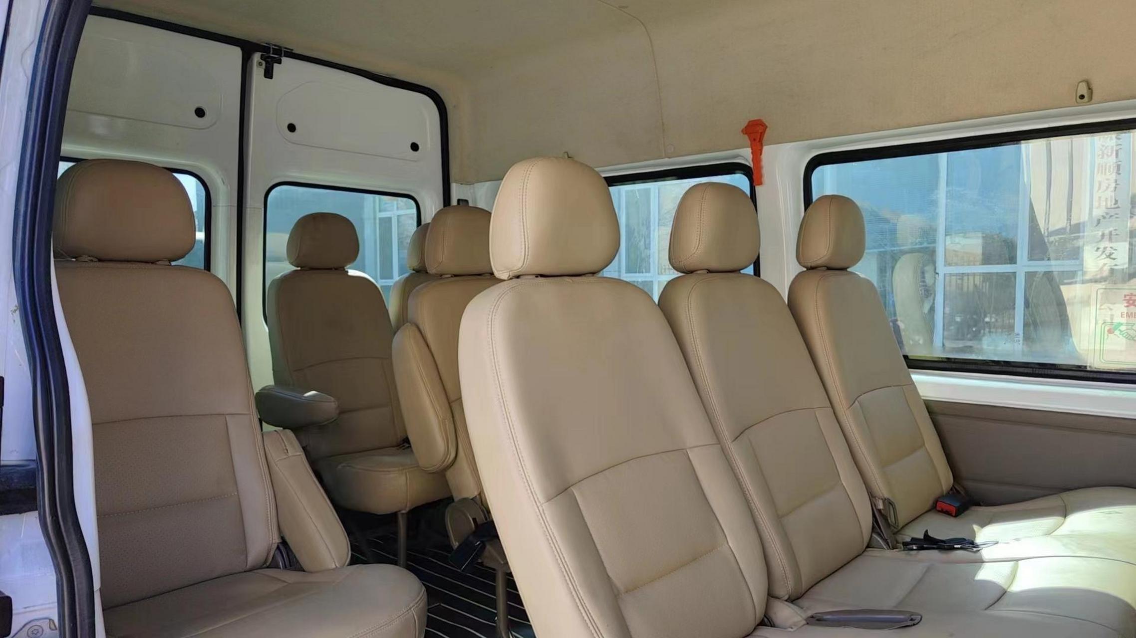 出售一台福特全顺新时代12座,实表10万公里,一手车,游艇地板,真皮打孔