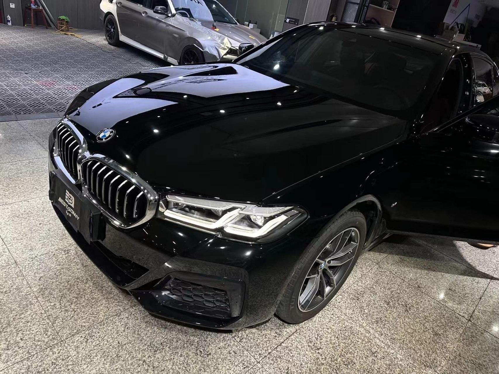 宝马五系亮黑车衣.