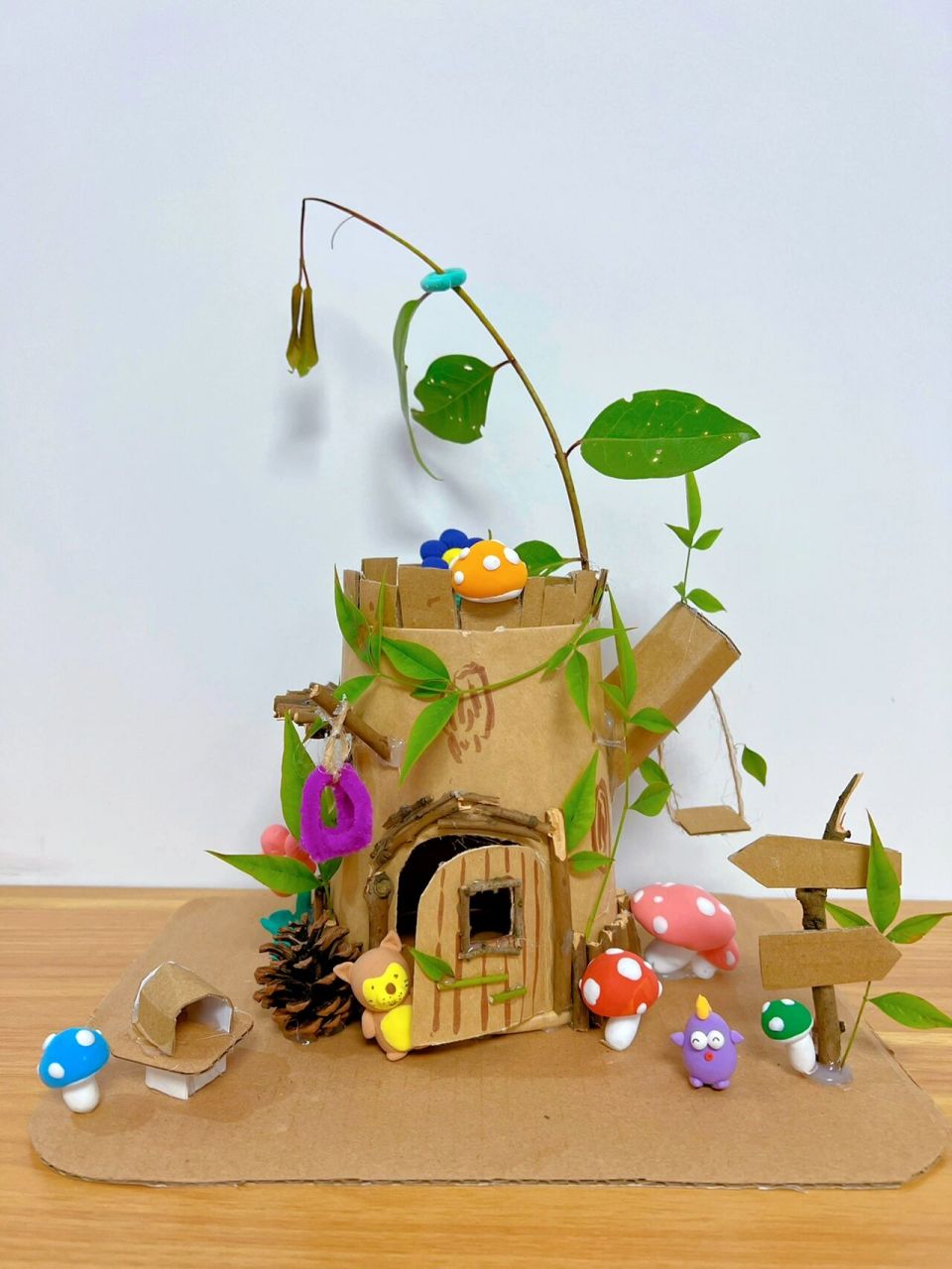 树洞小手工|废物利用|儿童手工 废物利用,汤杯变树洞 	 材料:一次性