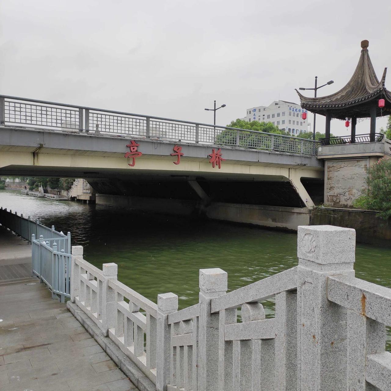 无锡东门的亭子桥上为什么会有两座亭子呢?