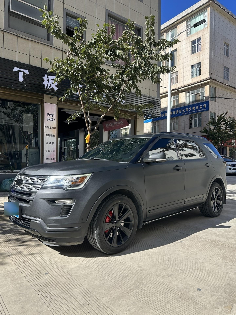 福特探险者黑武士完工,黑到极致就是帅改色膜案例分享 汽车改装升级