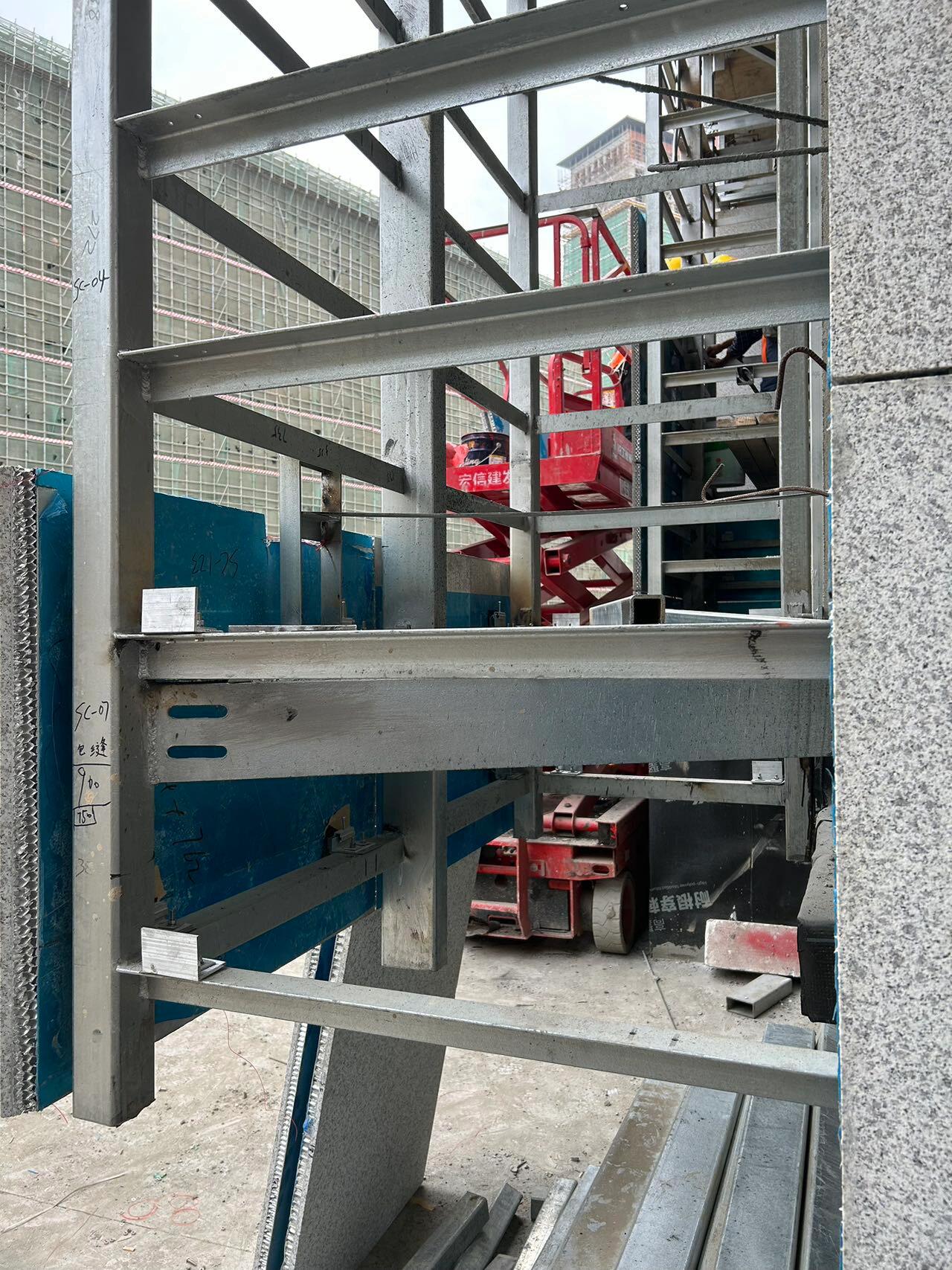 石材幕墙背栓挂件施工工艺93 石材幕墙背栓挂件施工工艺 首先在施工