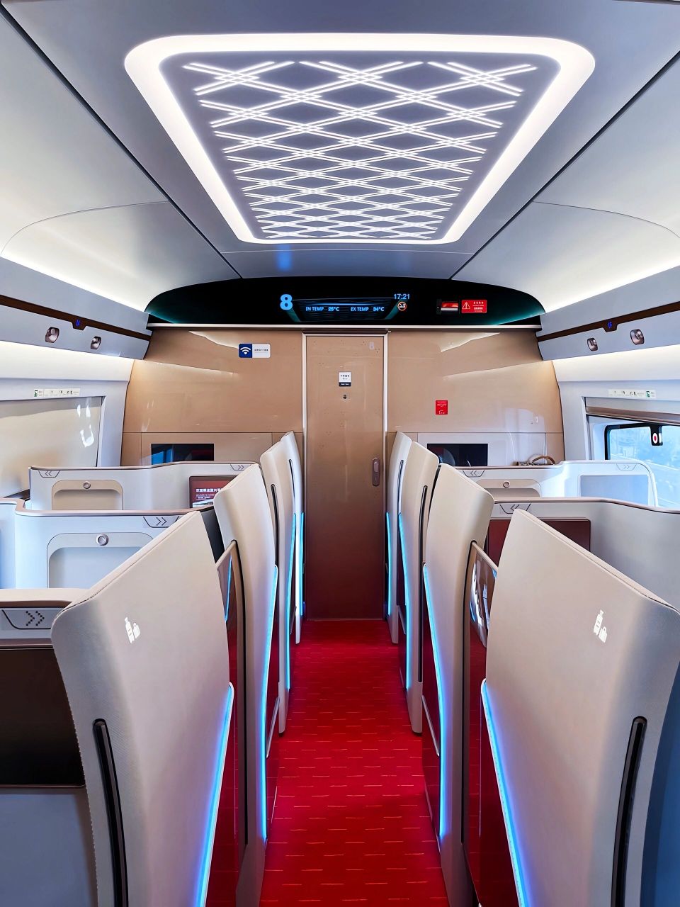 飞机头等舱vs高铁商务舱,你会选择哪个呢?