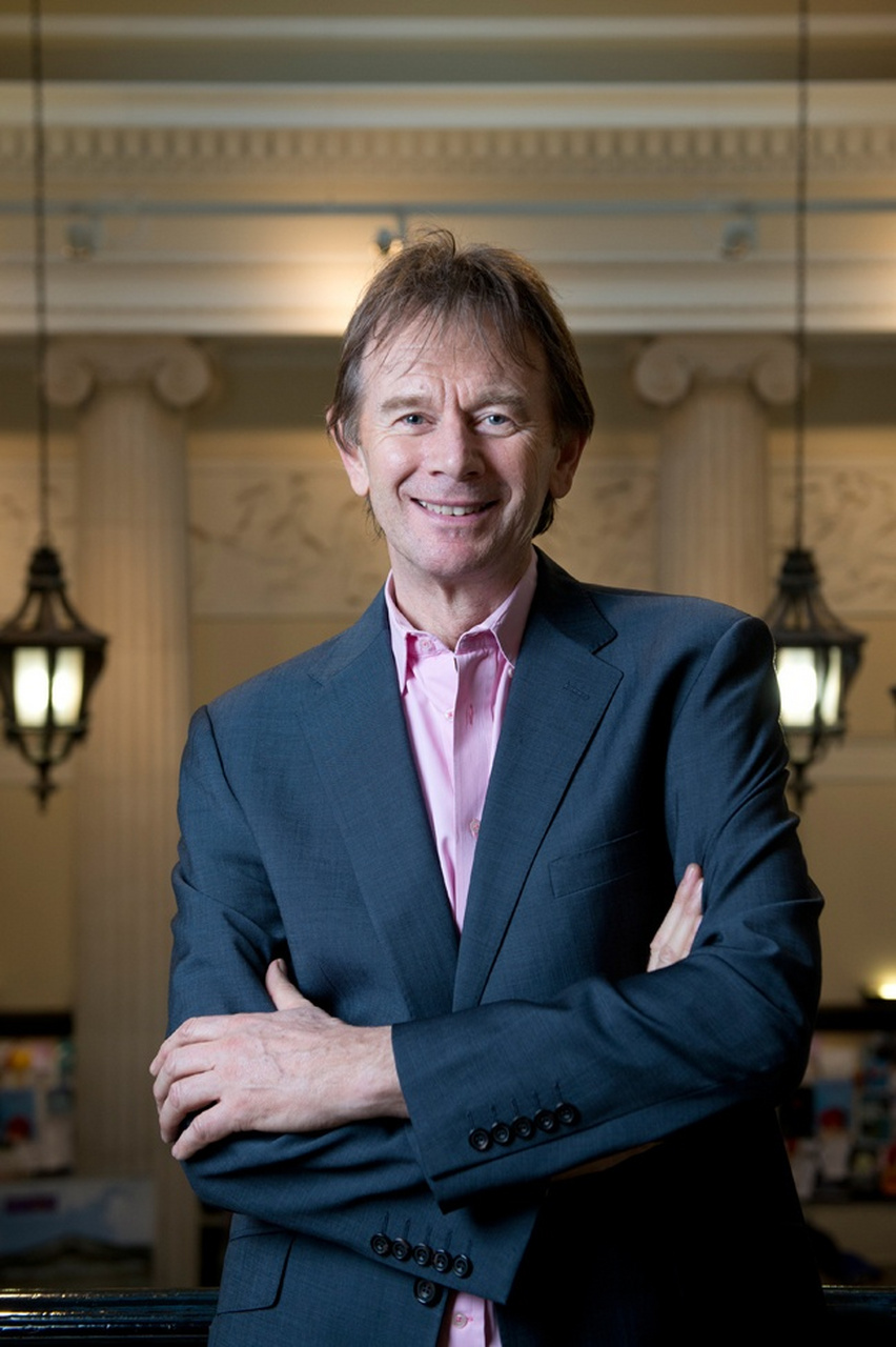 经常发他的纪录片,也该介绍一下迈克尔·伍德