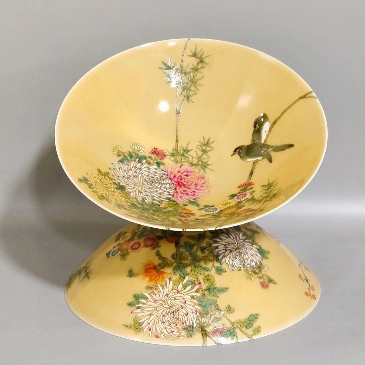 清代雍正黄釉菊花斗笠碗,高5.7公分