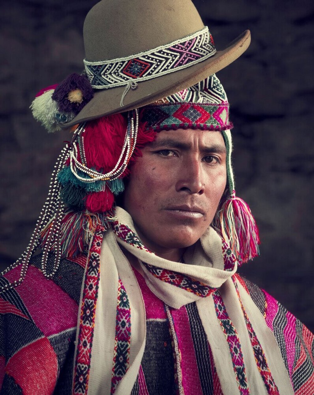 秘鲁服饰 生活在安第斯山脉的印加人对羊驼的驯养据说已有6000多年的