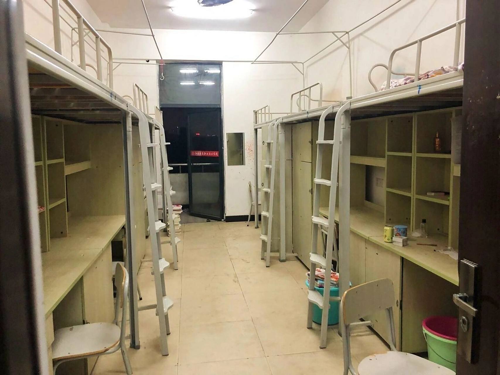 江西交通职业技术学院住宿 六人寝,上床下桌,独卫,有空调