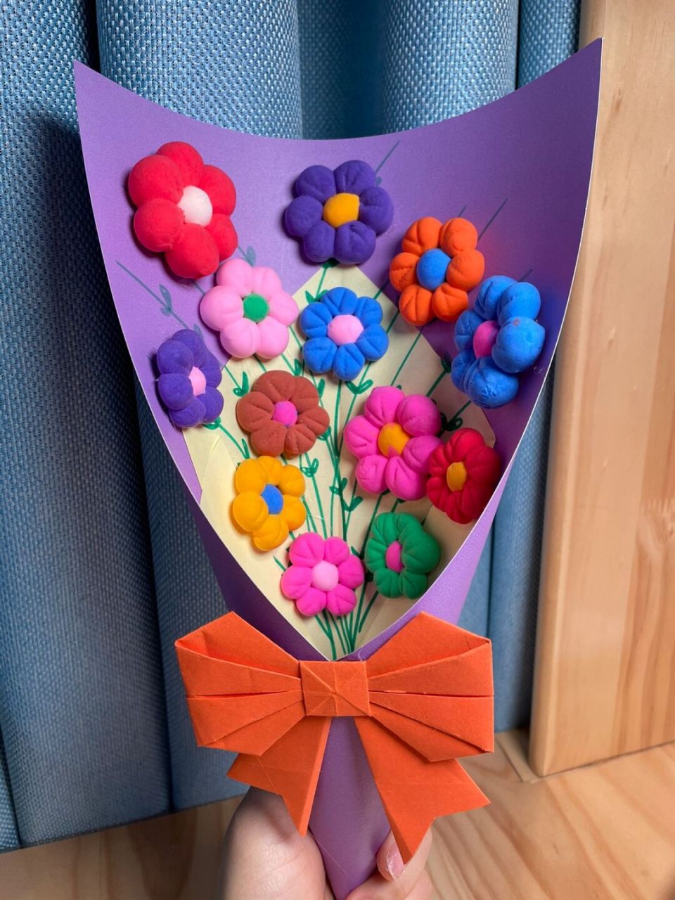 幼儿园手工-立体花束 今天是送给996902消防员叔叔的立体花束