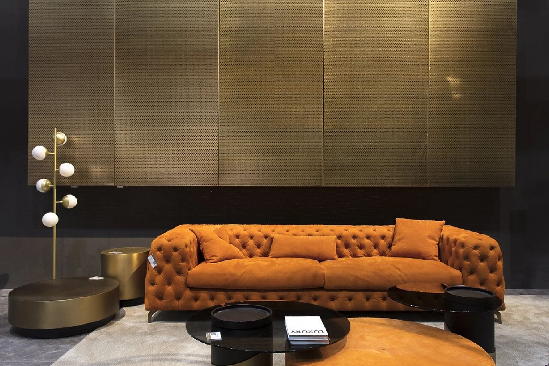 不得不说这是一款颜值非常在线的沙发,面料可