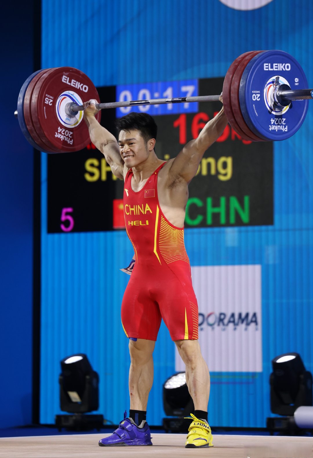 石智勇抓举165公斤,挺举191公斤,总成绩356公斤
