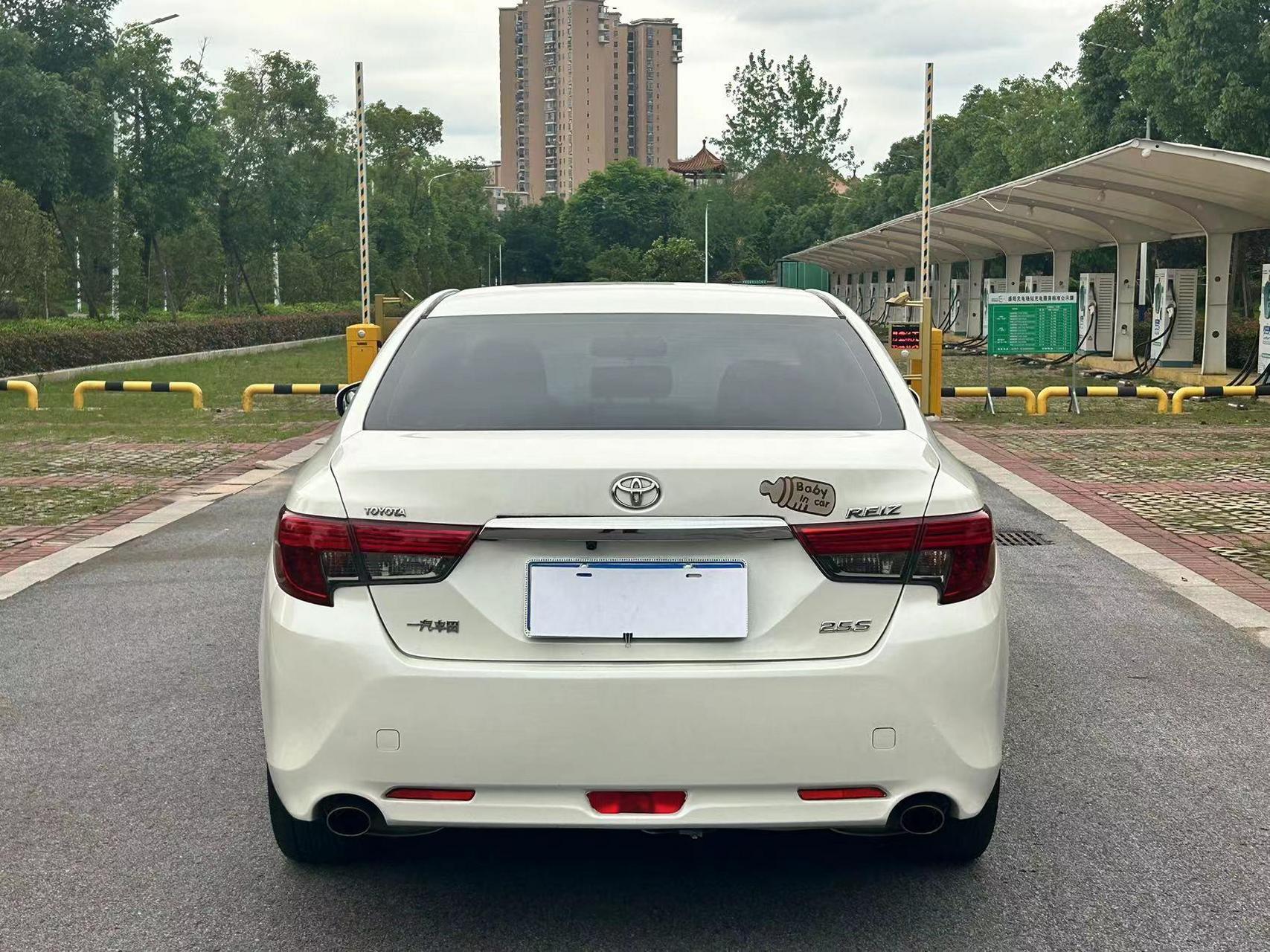 新到14年上牌丰田锐志2.