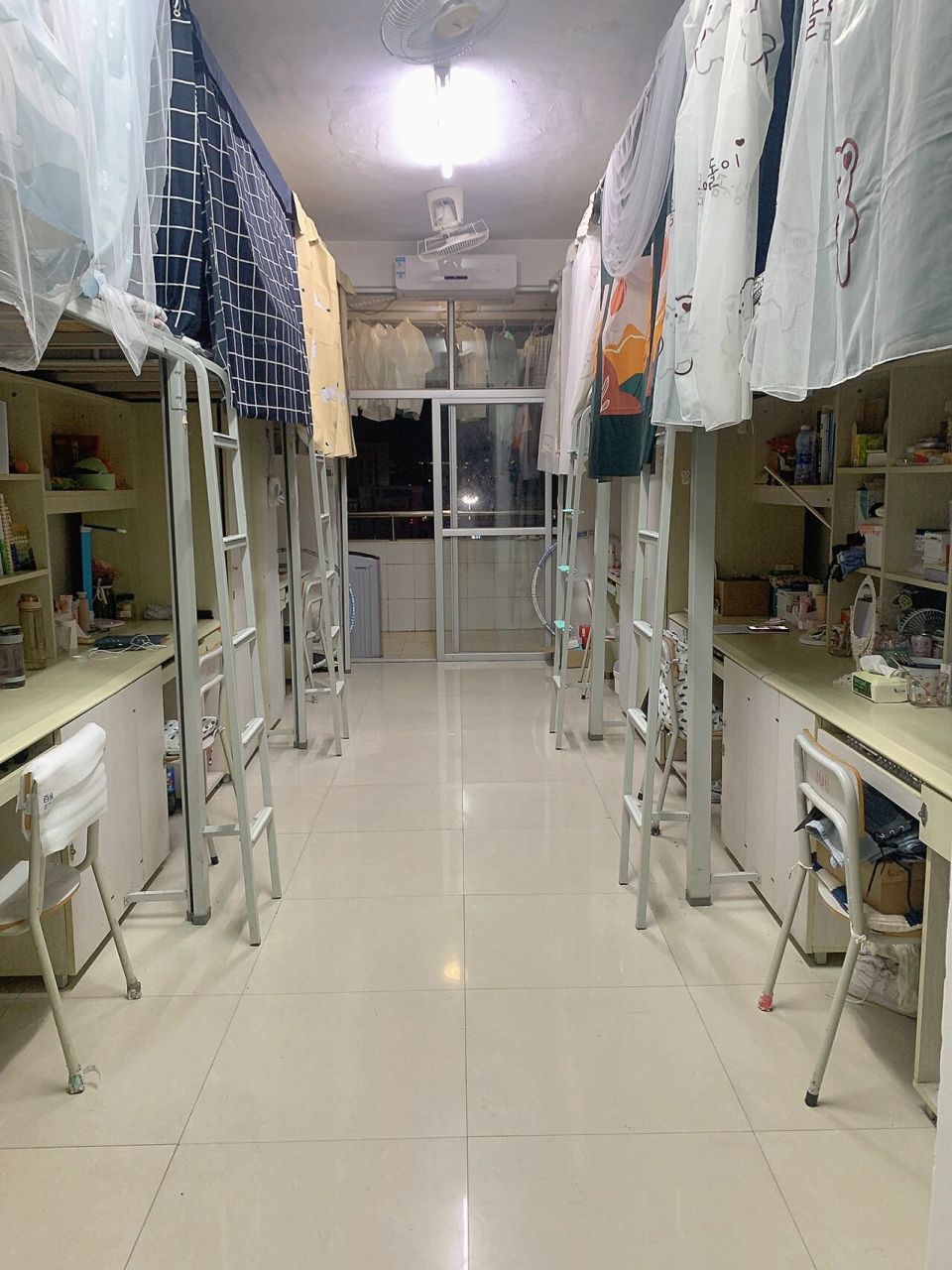 三明学院六人寝宿舍75    本人宿舍仅供参考宿舍设施有空调,风扇