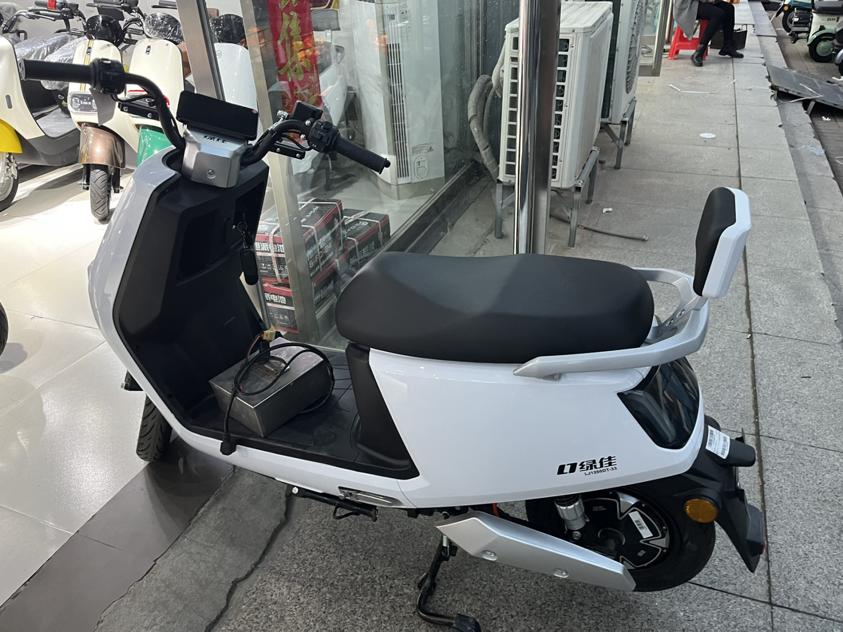 看了爱玛,雅迪,森地,最终选择了绿佳 跑得远选绿佳,以前就看过这个