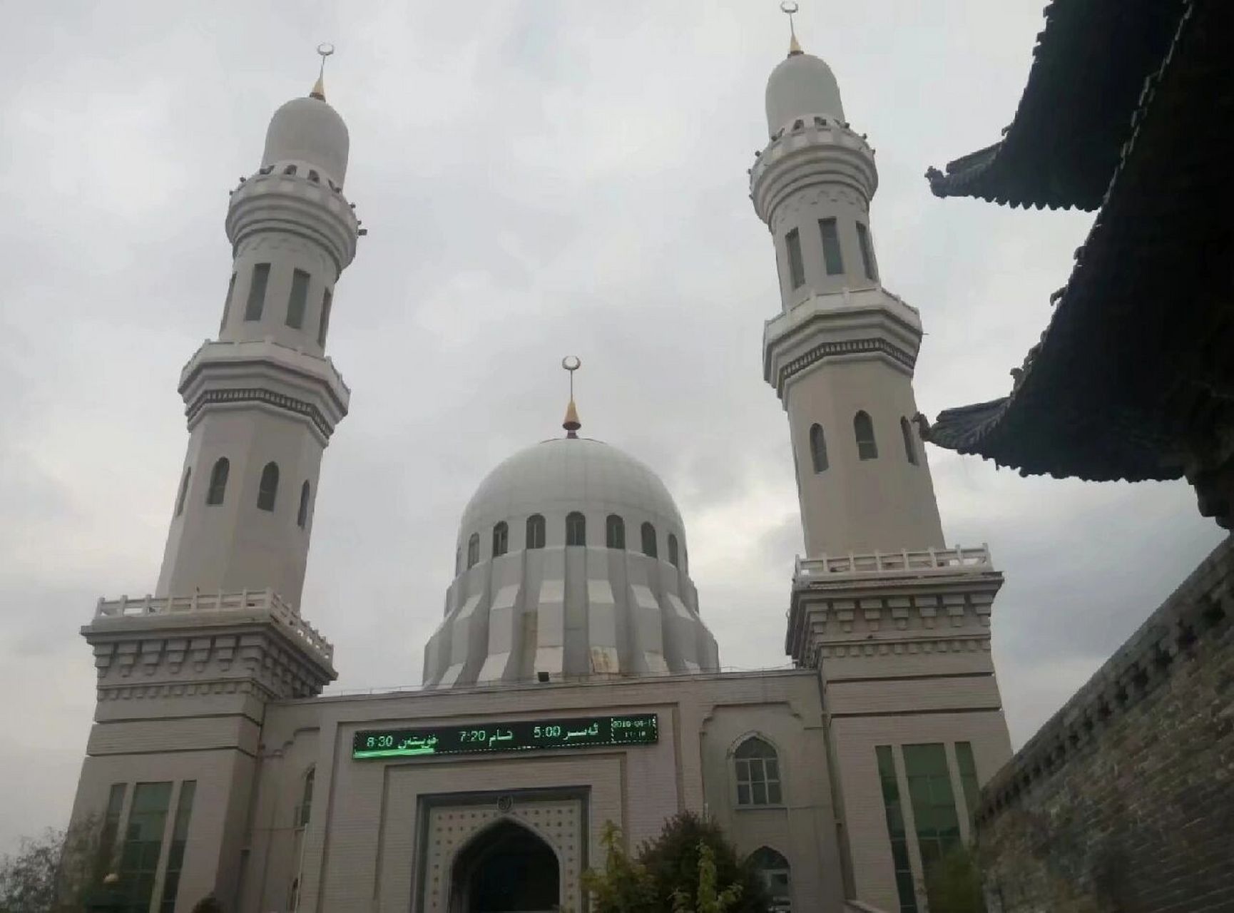 访古探幽—拜吐拉清真寺 伊宁拜图拉清真寺位于新疆伊犁哈萨克自治州
