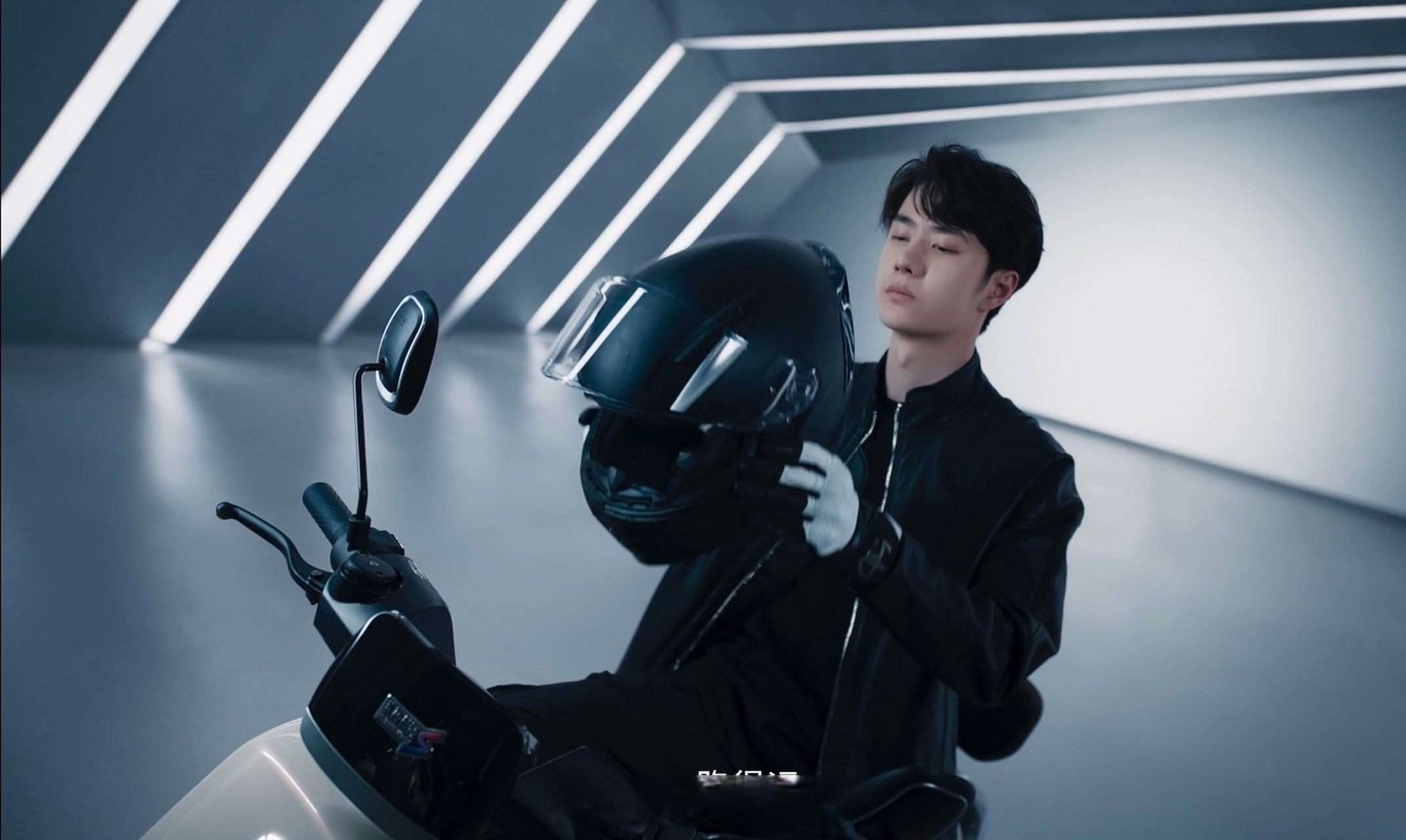 王一博喜提台铃##王一博骑车pose#最近工作室正在忙搬家,新地点治围