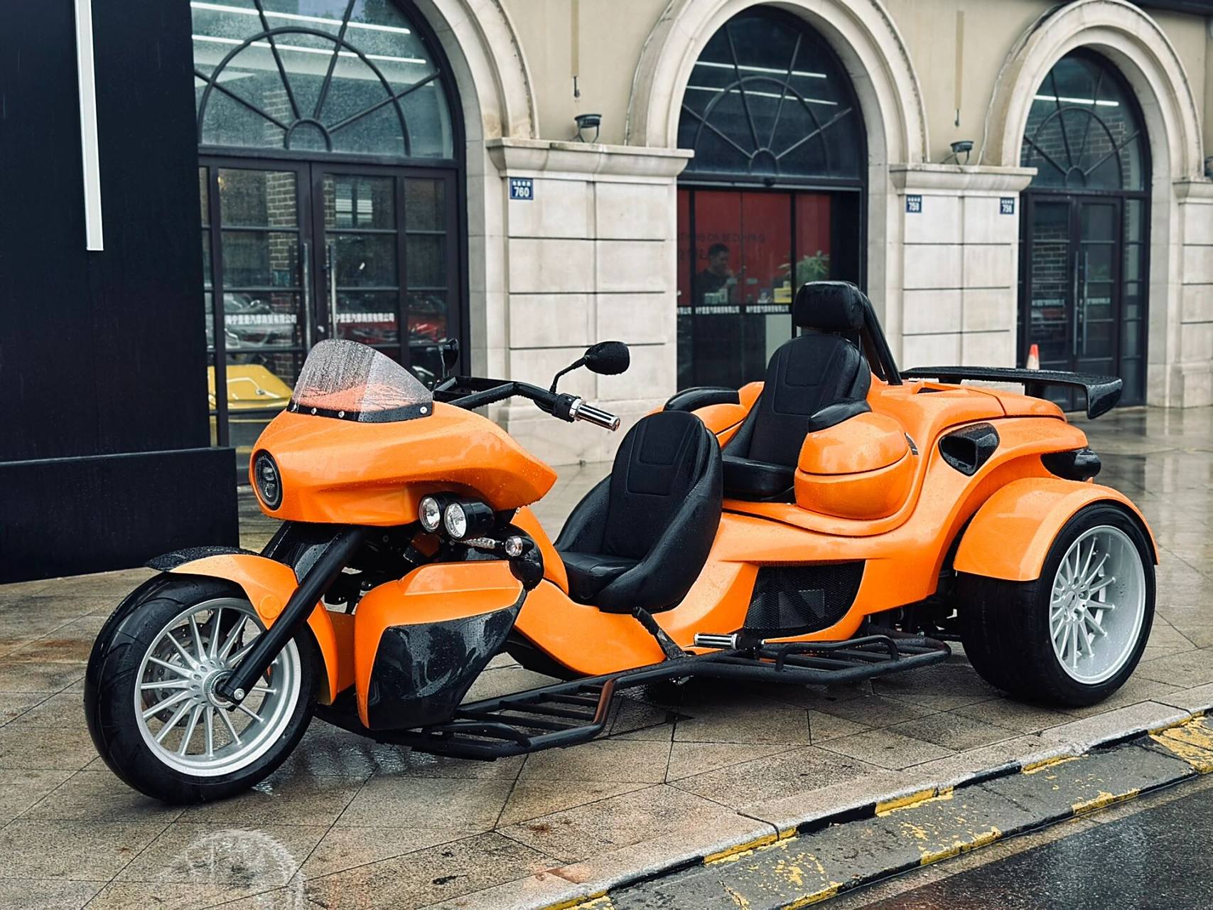 比庞巴迪还炫酷的三轮摩托车 以定制型三轮摩托车作为产品主轴的