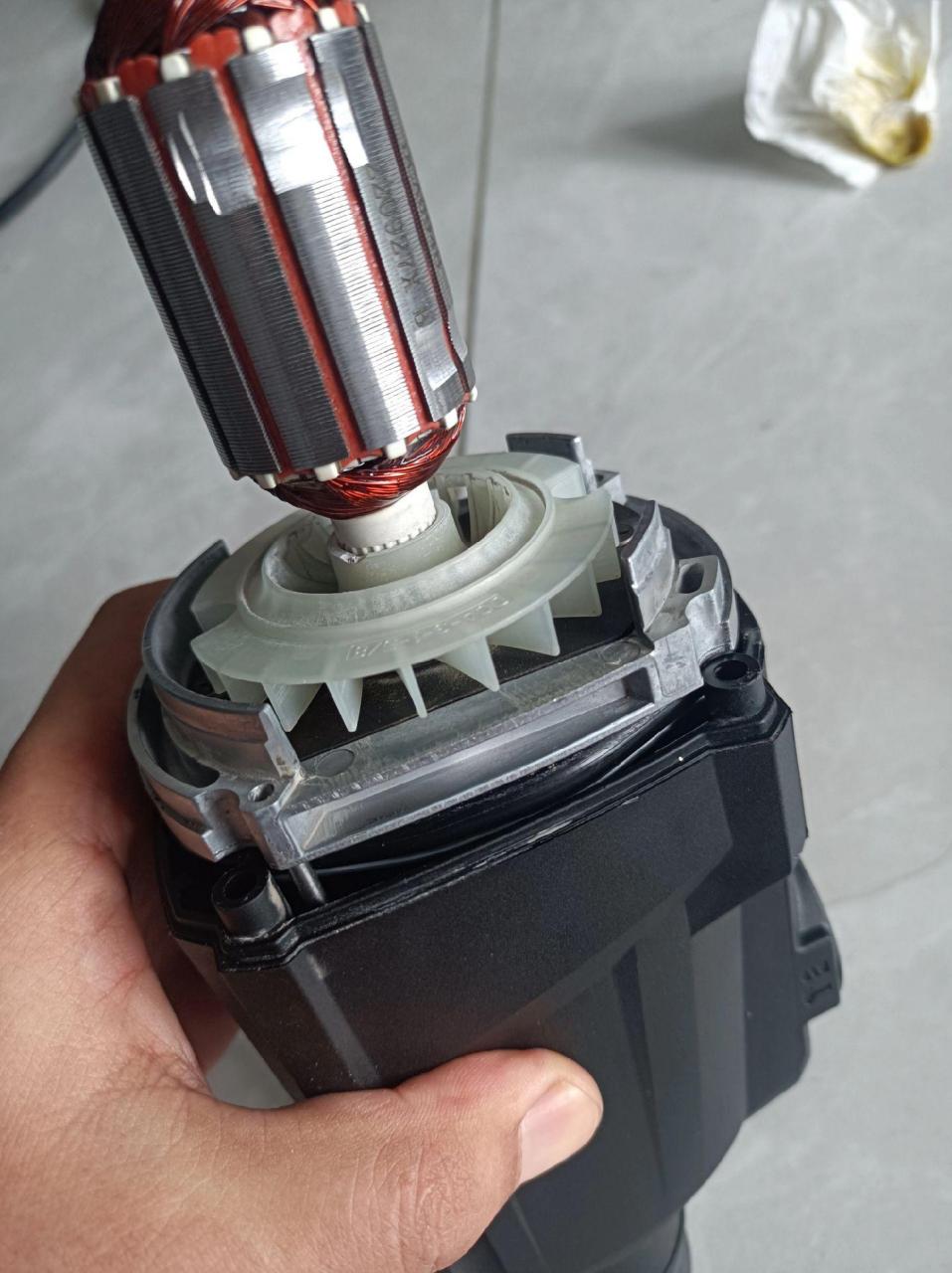 东成26电锤添加气缸润滑脂,更换电锤碳刷.