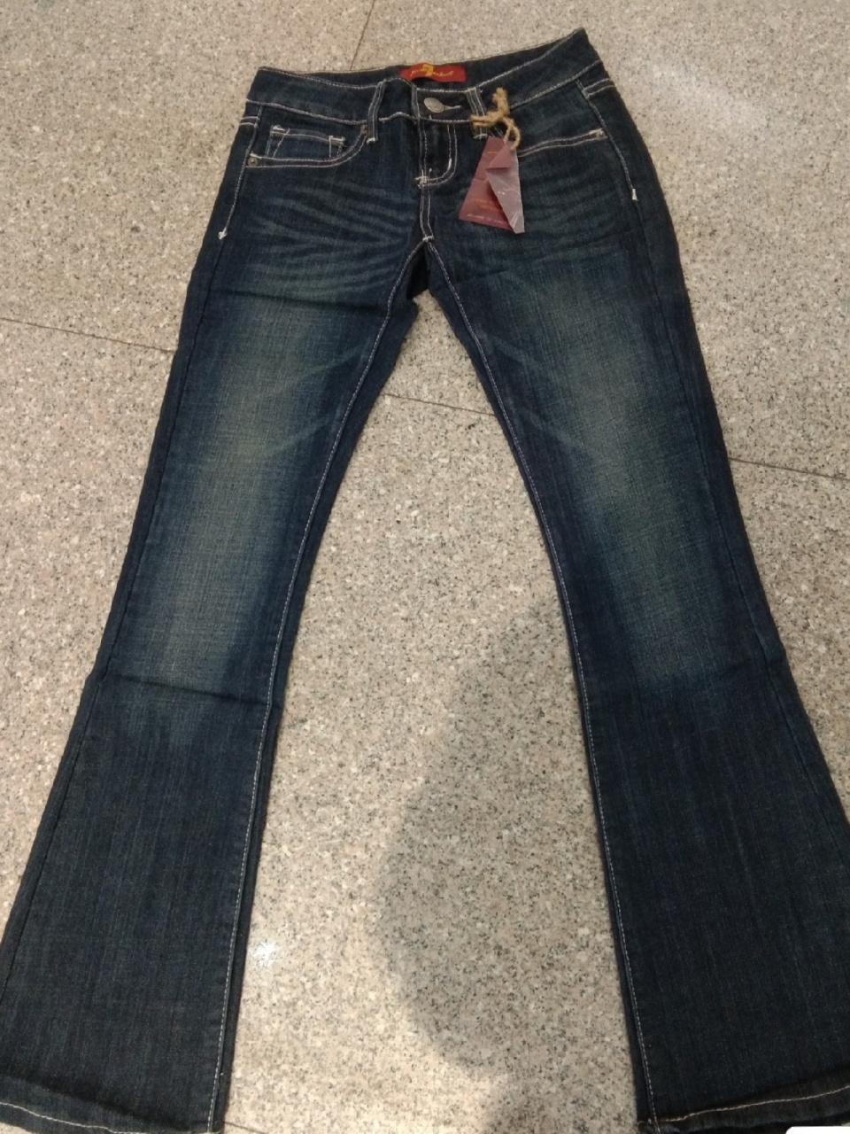 人生第一次穿低腰裤真的很疑惑 以前一直穿的是高腰裤就很有安全感 刷