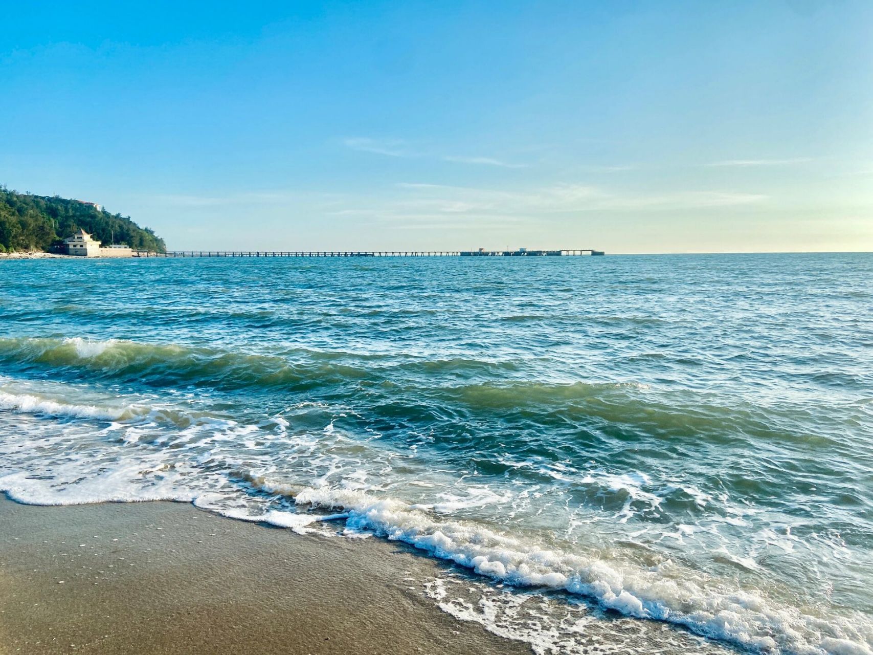 9915北海小众海滩推荐·紫霞湾贝壳沙滩 我觉得这片海域好蓝好