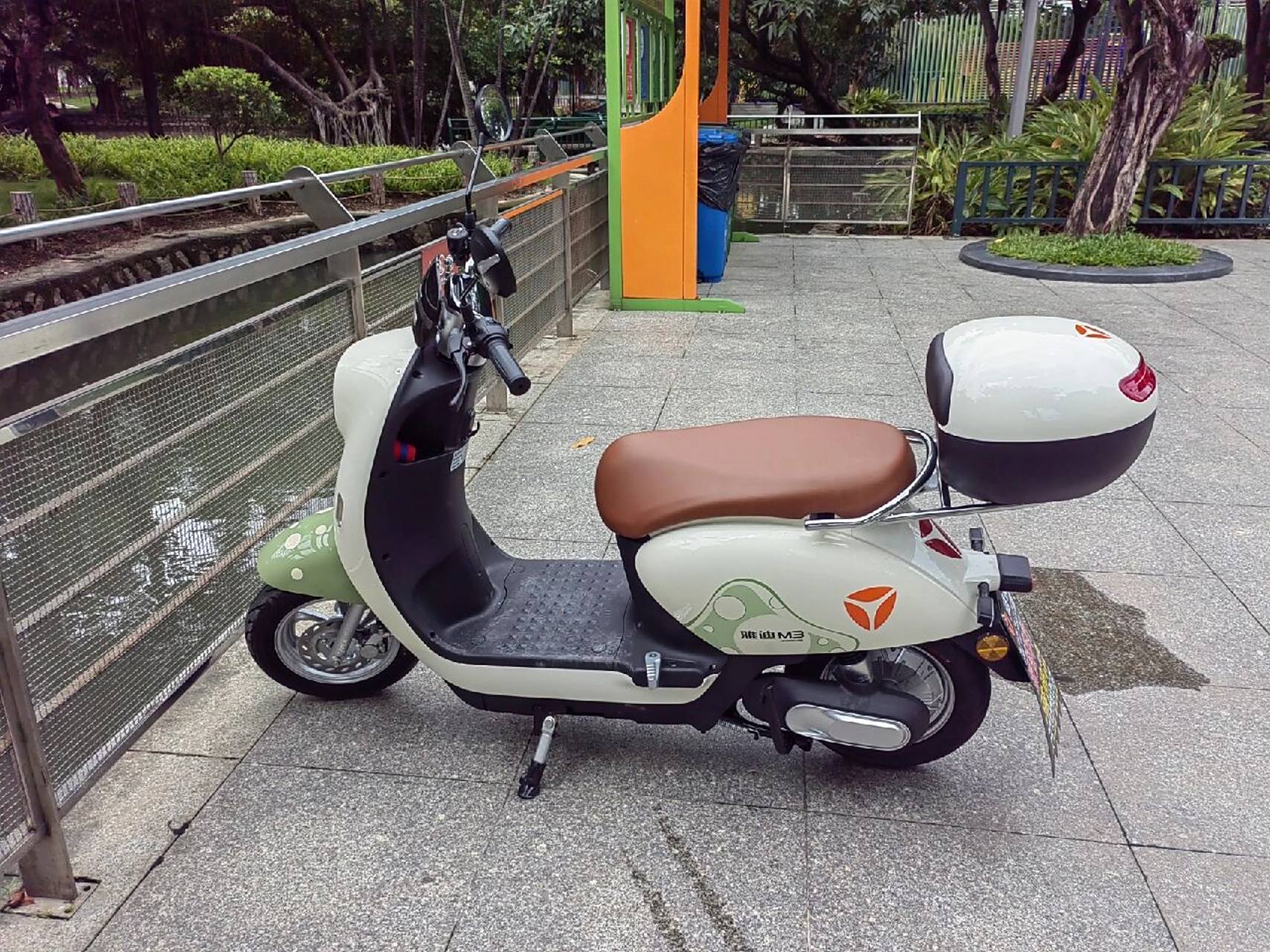 雅迪电动车冠能m3 6月6号买的雅迪m3-肆仟银两还买了个保险小贵小贵的