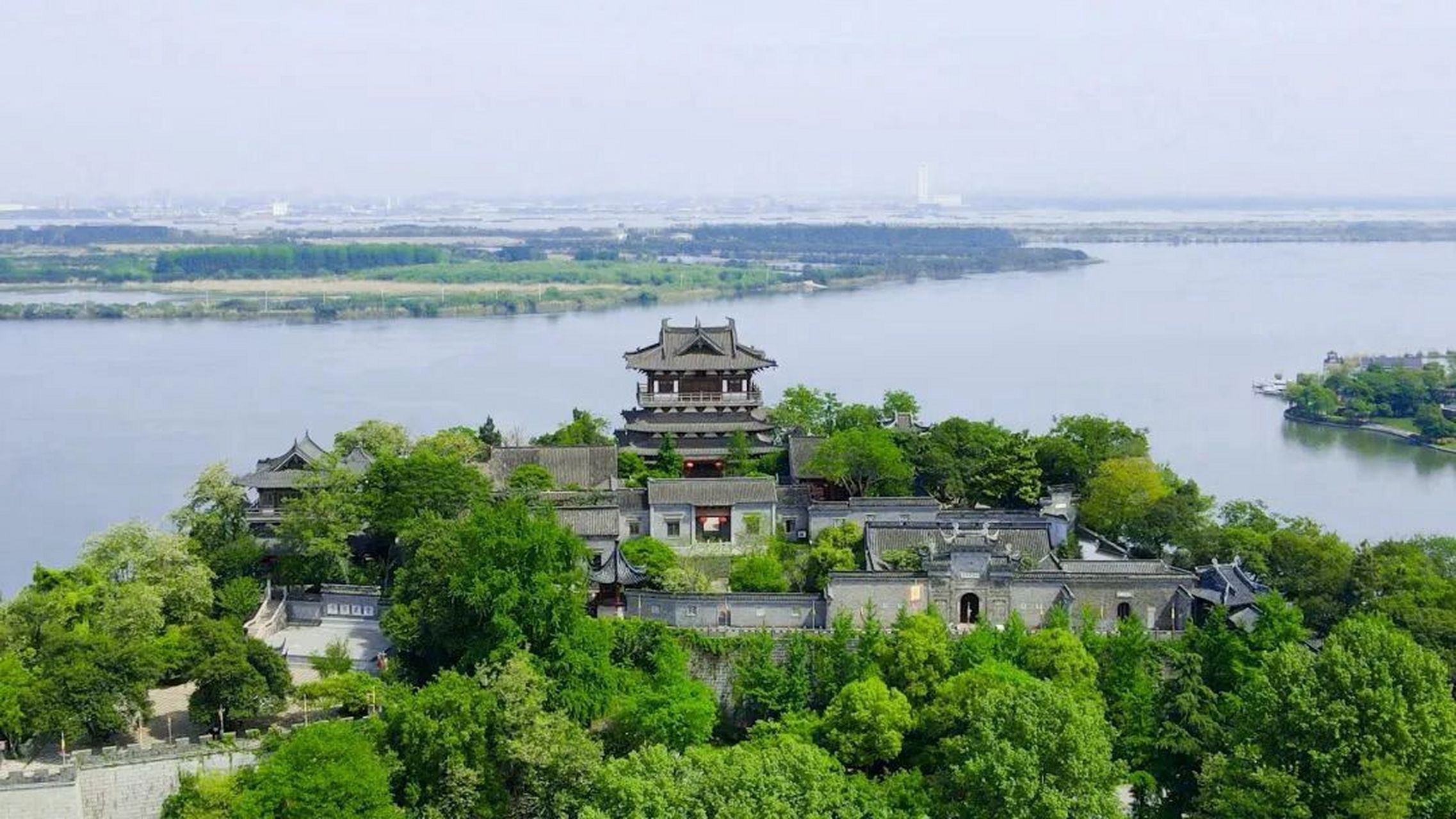 跟着唐诗宋词去免费爬北固山 镇江北固山,这是一座我们非常熟悉的山