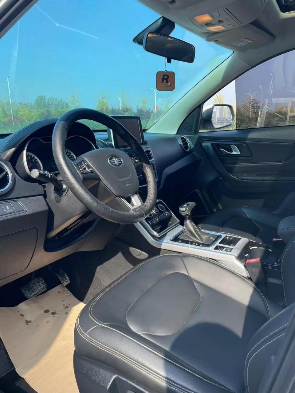 拿下2019年代步小车一台一汽奔腾x40 自动挡天窗最高配实表5万多公里