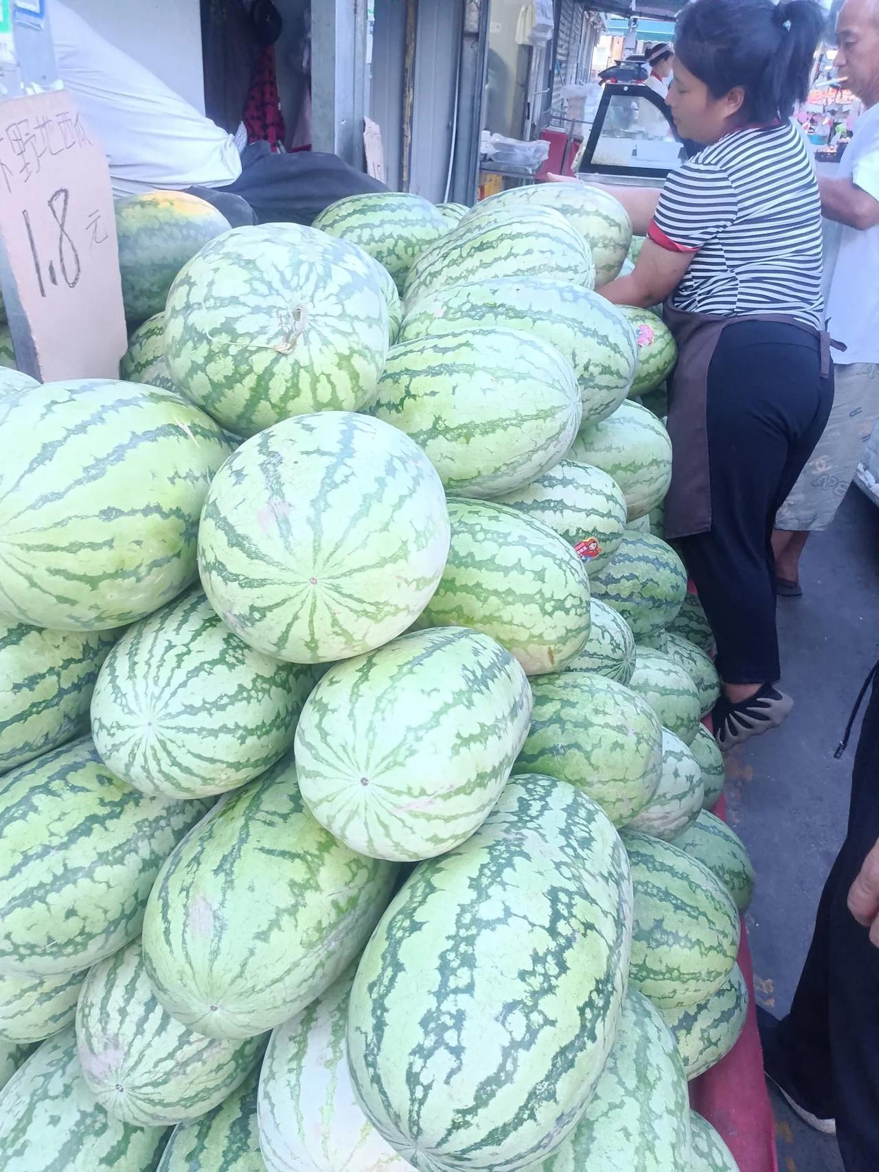 乌鲁木齐头条 二钢市场,下野地西瓜,1.