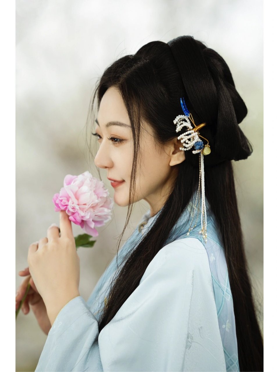 给刘珂矣的新歌《青山册》拍的封面写真～ 在今年2月份珂矣工作室联系