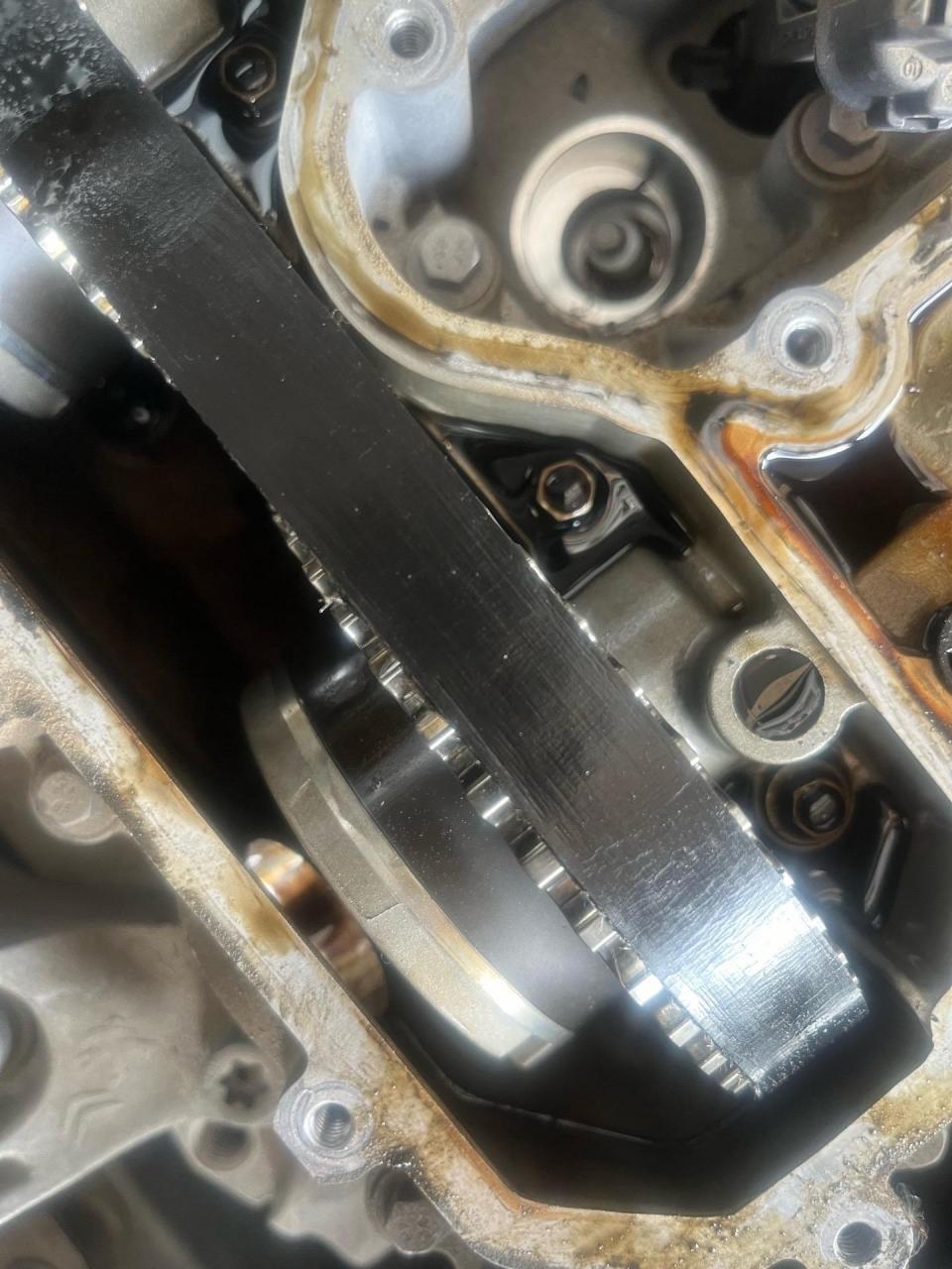 标致308s 1.2t需定期更换正时皮带.