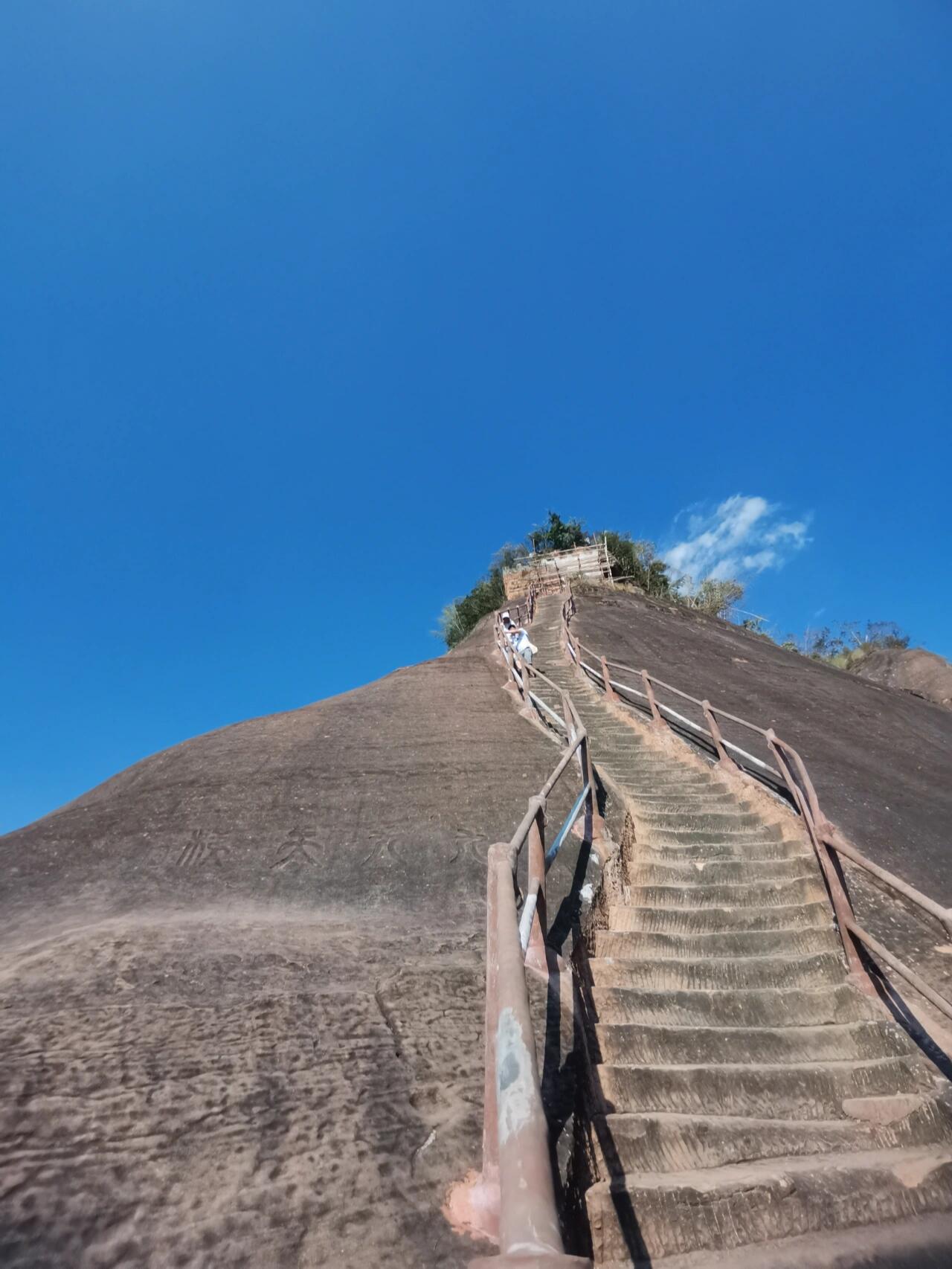 广东名山之首—韶关丹霞山